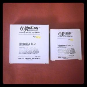 Co bigelow soap set with 2 makeup bags